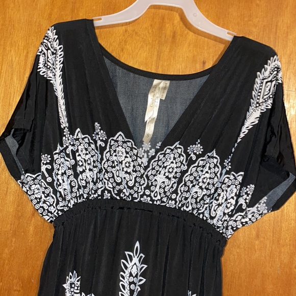 •CRISTINALOVE•NWOT BLACK FLORAL MEDALLION V-NECK SHORT SLEEVE DRESS SIZE SMALL - Picture 6 of 9